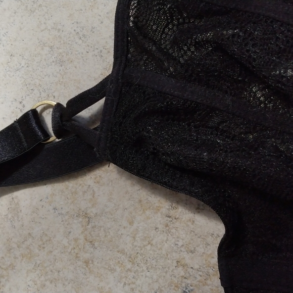 Ashley Graham | 42D Black Lace Underwire w/ Goldtone Hardware - Picture 4 of 5